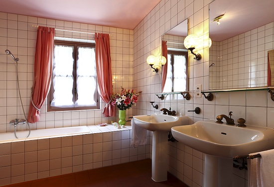 Primitive Bathroom Decorating | New Look for Primitive Bathrooms