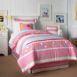 simple, but colorful polka dot bedding set